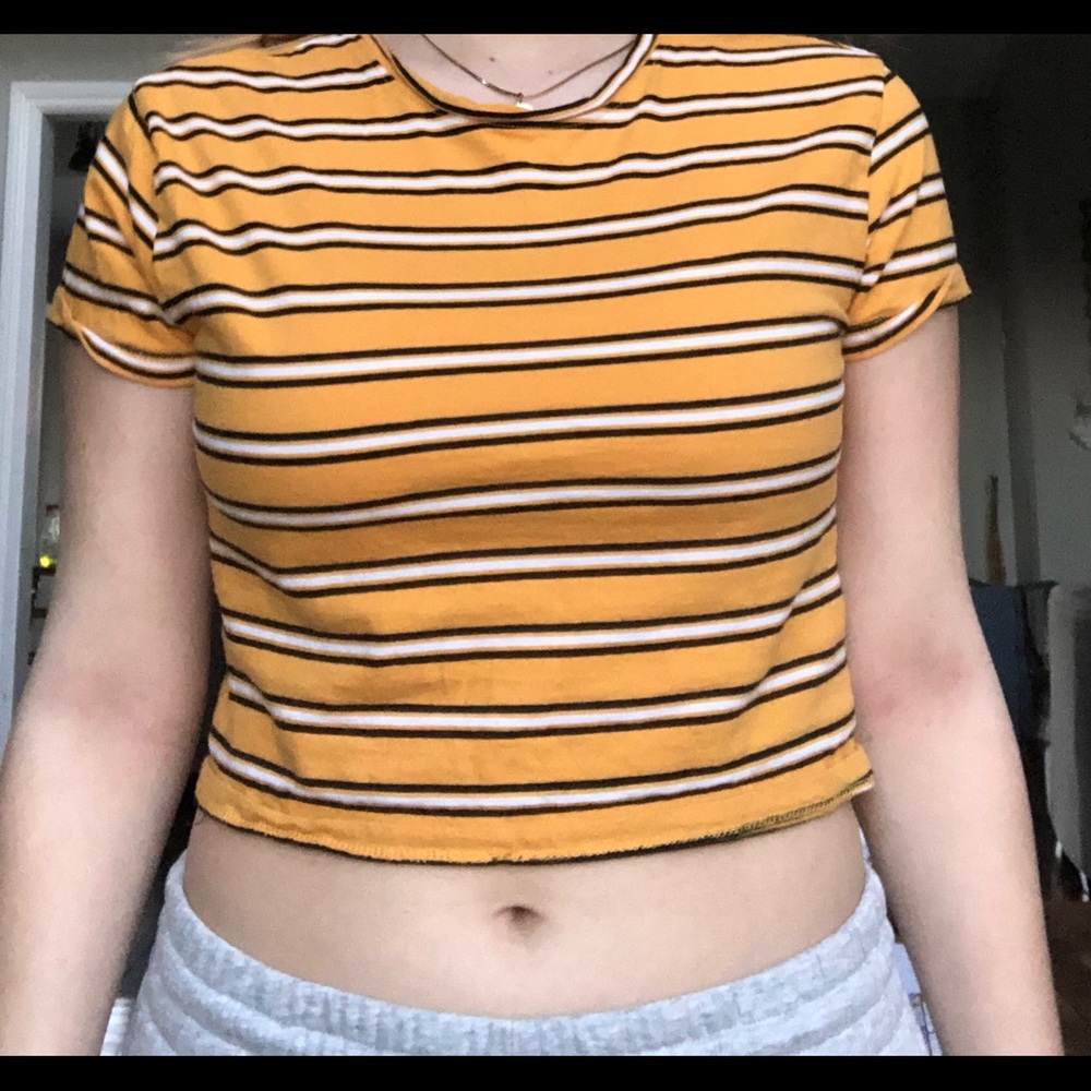 Yellow striped crop top - Picture 2 of 3